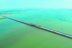 Guangxi's largest cross-sea bridge connected