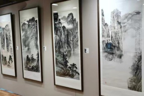 Traditional Chinese paintings by Taiwan, mainland artists displayed in Taipei