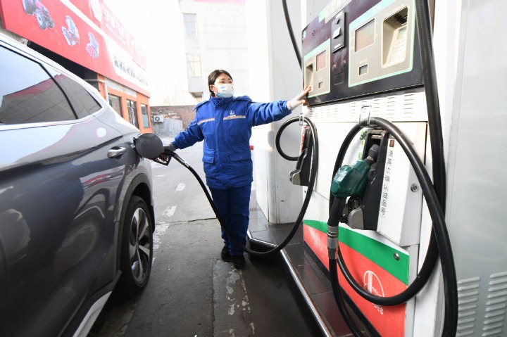 China suspends oil price adjustment