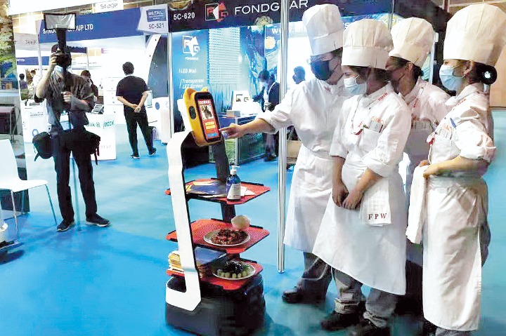 Chinese smart robots stand by for service bells