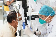 Guangxi medical team provides help to Lao cataract patients