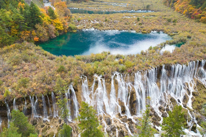 China’s widest waterfall welcomes beautiful autumn