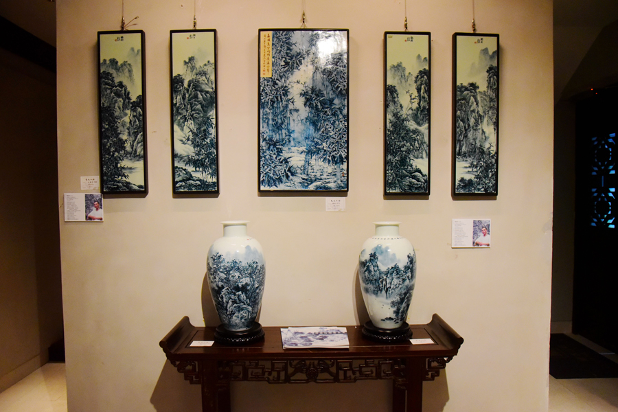 Contemporary porcelain art on exhibit in Hangzhou