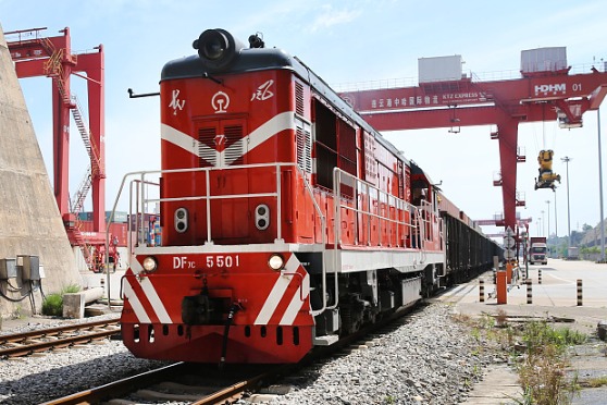 China's Jiangsu reports robust foreign trade in first three quarters