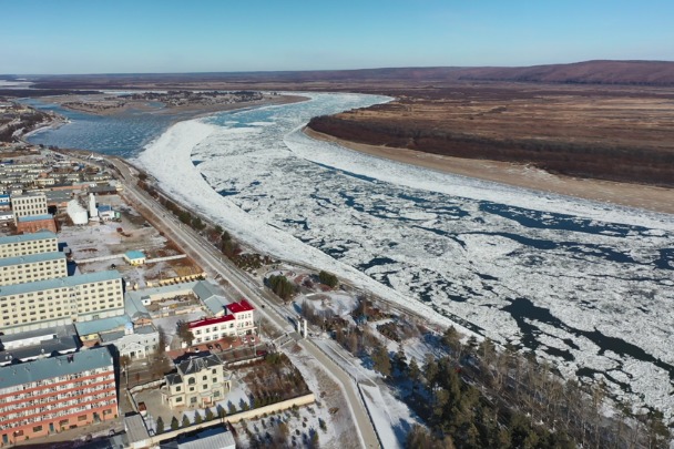 Heilong River dazzles as it freezes