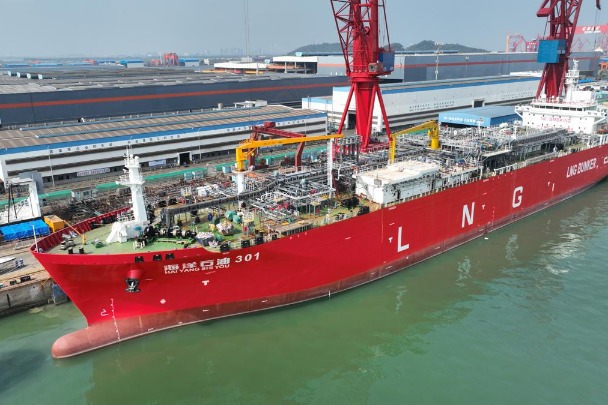 Huge LNG refueling vessel delivered in Guangzhou