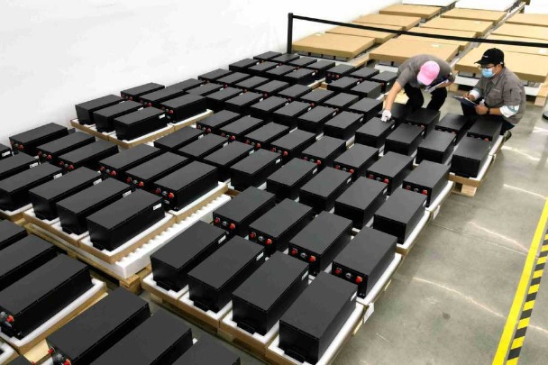 China's power battery output surges 98.1% in October