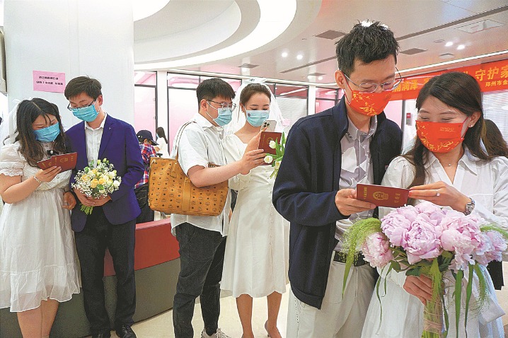 Lovebirds flock to tie the knot on their special day