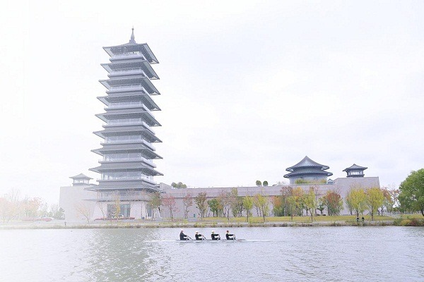 International students in Yangzhou to film city's canal views