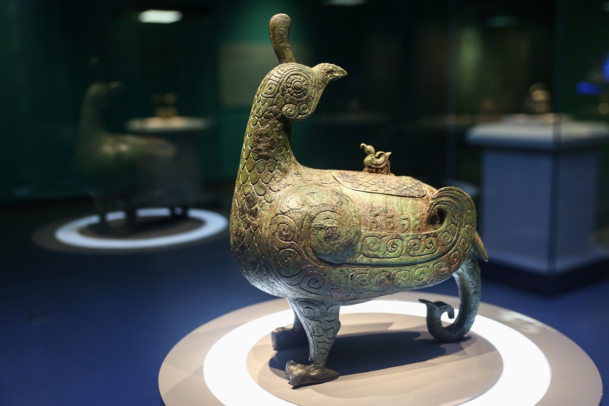 Shanxi museum exhibits bird-shaped zun vessel