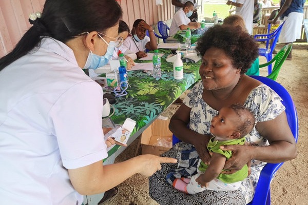 Chinese medical team provides free health services in Solomon Islands' Western Province