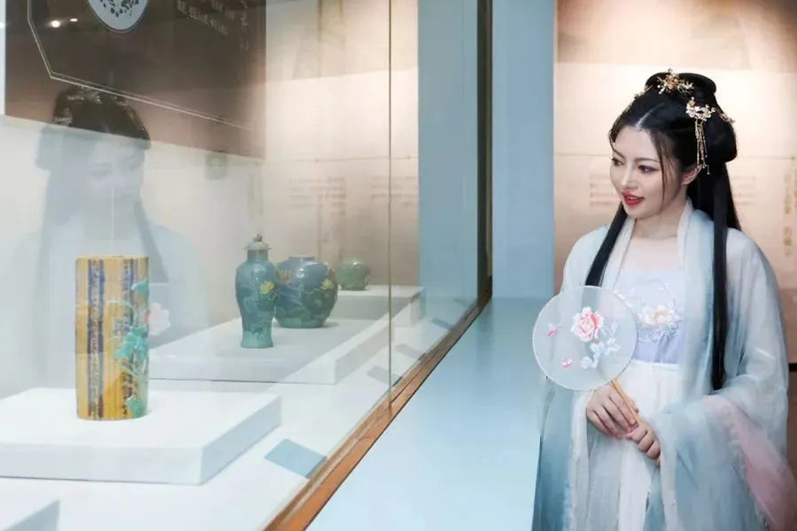 Lotus-themed exhibit displays dignity in Fujian museum