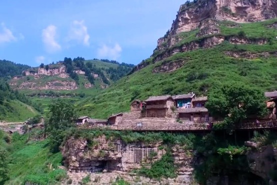 Tourism helps Shanxi cliff village flourish