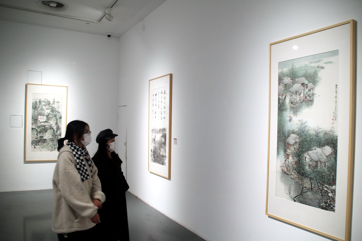 Suzhou exhibit brings together traditional paintings by local artists