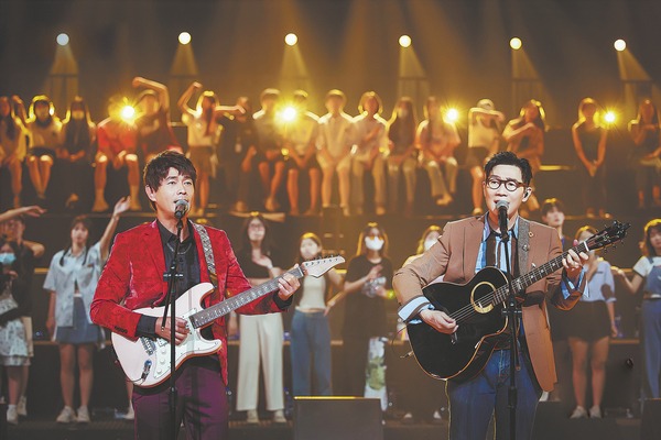 Music show presents a live-concert experience