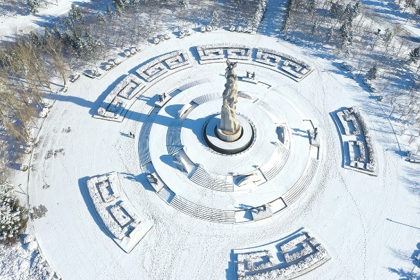 Snowfall turns sculpture park into winter wonderland