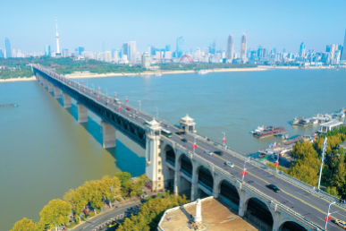 Wuhan's Yangtze bridge good for decades to come