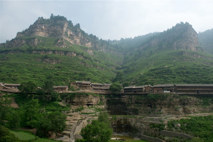 Tourism helps 'hanging village' find way out of poverty