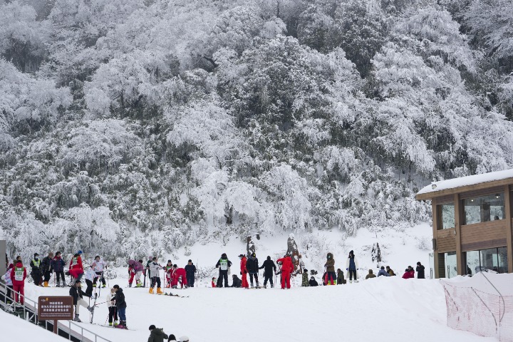 China sees 52.7m domestic tourist trips over New Year holiday