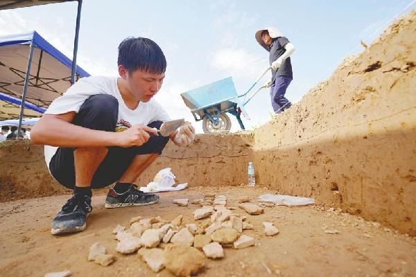 Artifacts reveal an ancient city's past