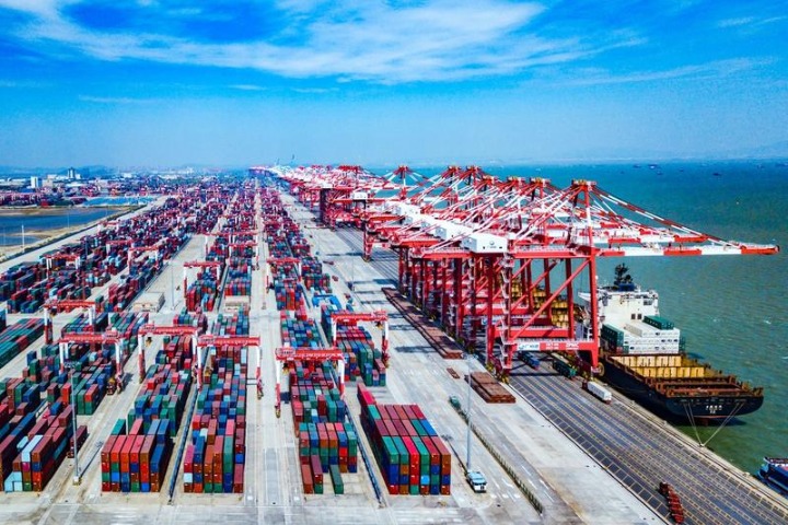 Shenzhen Port records container throughput of over 30 million TEUs