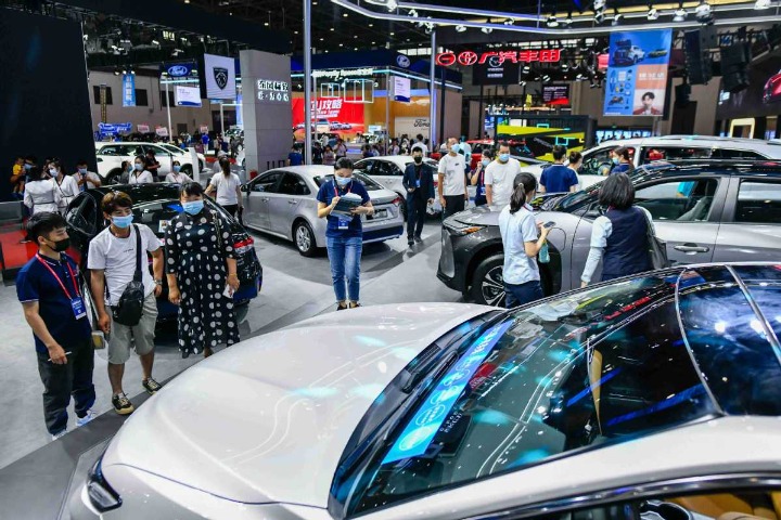 Chinese NEV makers report robust sales increase in 2022