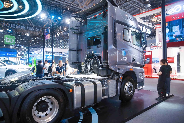 Self-driving trucks poised to overhaul long-haul logistics