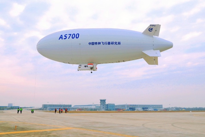Chinese airship gears for takeoff