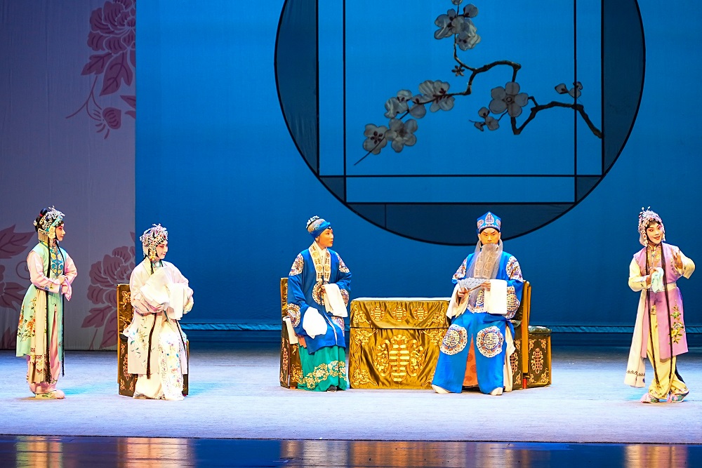 Peking Opera The Phoenix Returns to its Nest of page 2 govt