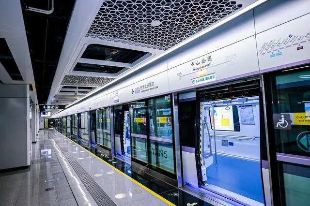 China's Shenzhen expands rail transit network