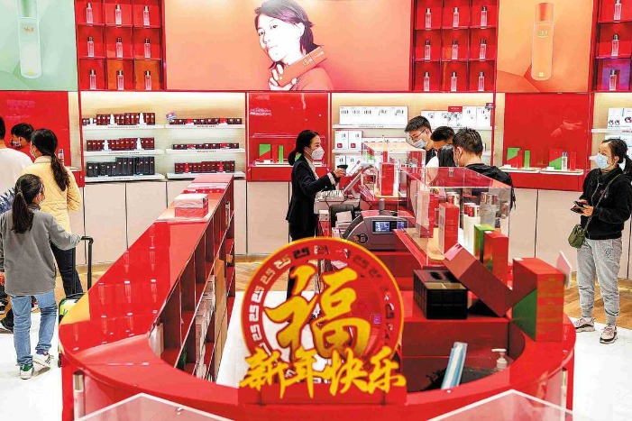 Services sector on good track to development