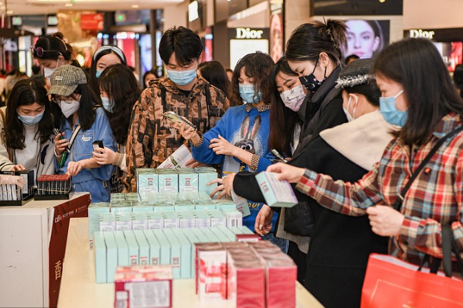 Spring Festival consumption recovers in various industries
