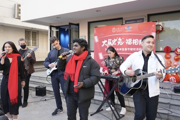 Foreign students celebrate Year of the Rabbit in Shanghai