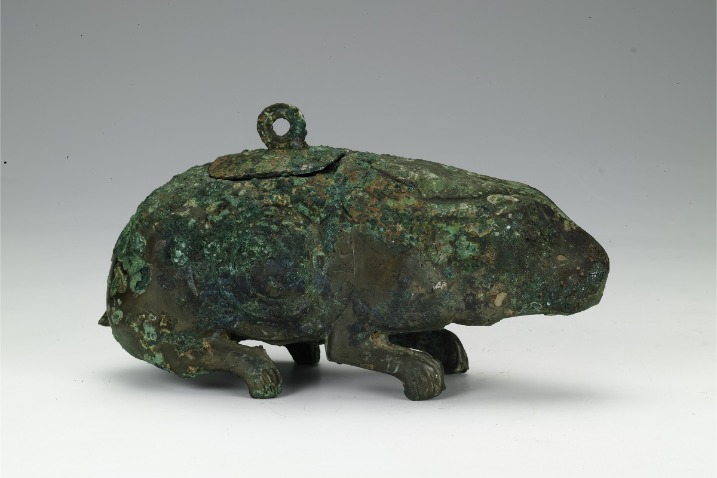 Western Zhou Dynasty rabbit-shaped bronze zun vessel