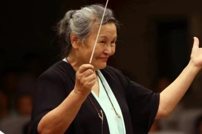 China's first female conductor leads a master class
