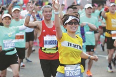 20,000 runners hit the road for Shenzhen Marathon
