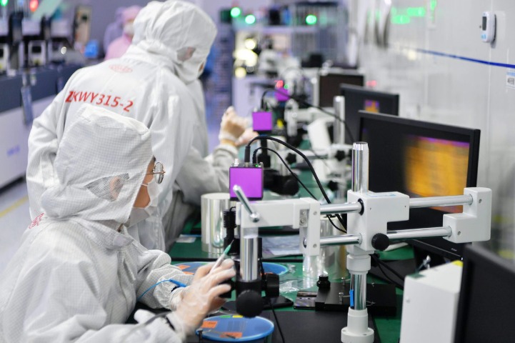 Under pressure, Chinese chipmakers pull socks up