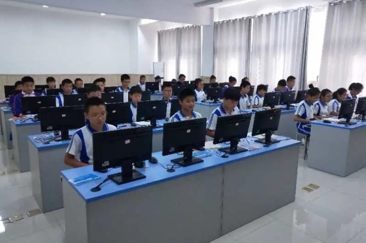 Zhejiang to require AI courses in schools