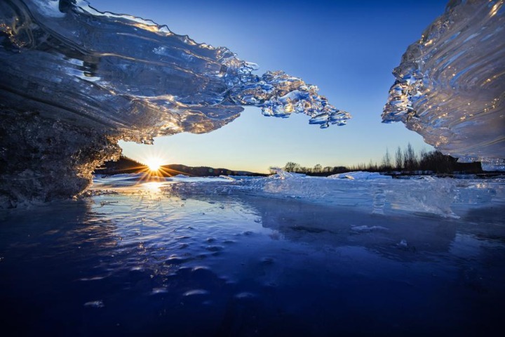 As ice melts, veteran photographer wades in