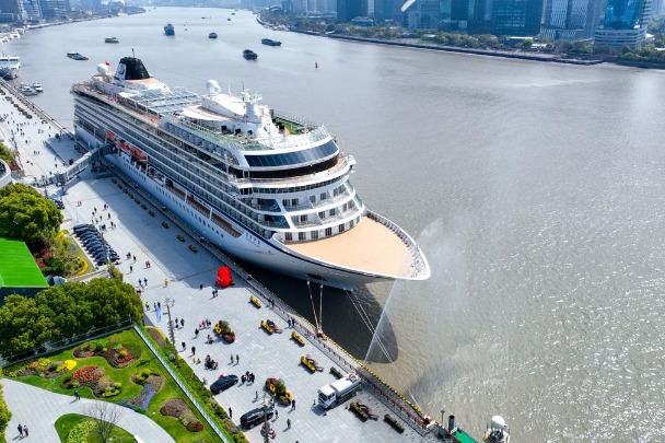 Shanghai sets sail at cruise ship port, resumes intl direct flights