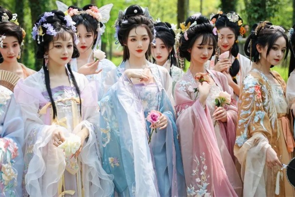 Experience the splendor of China's flower festival at Xixi Park