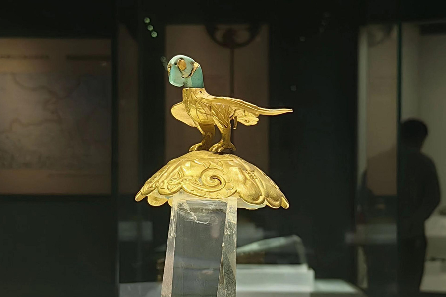 Eagle-shaped gold crown from more than 2,000 years ago