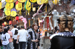 Qingyan Ancient Town bustles with visitors