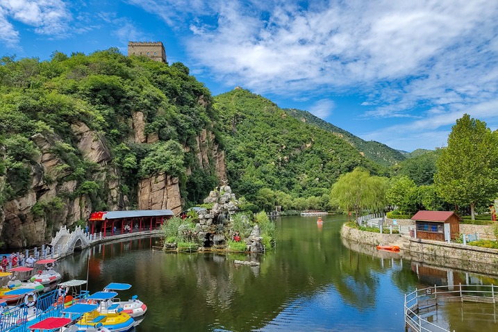 Visit Qinglong Gorge to escape city’s hustle and bustle