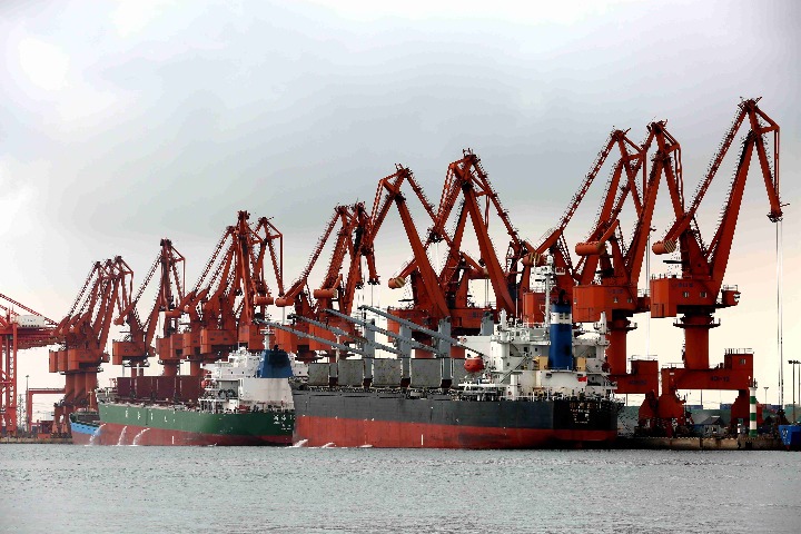 Cargo volume soars at port in Hebei