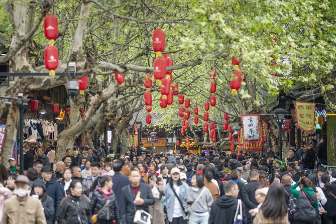 May Day holiday a further boost to China's tourism
