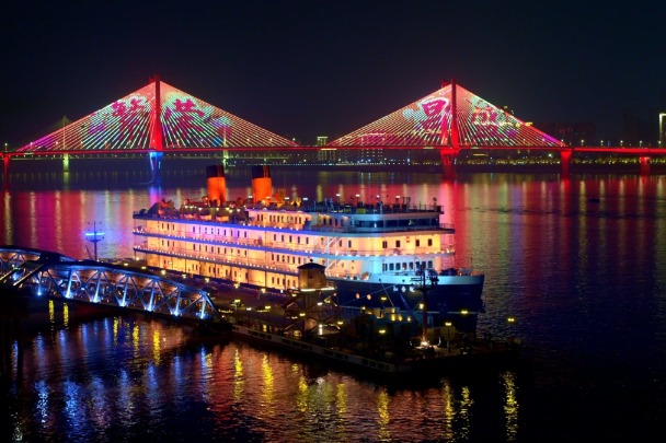Cruises along Yangtze a hit during holiday