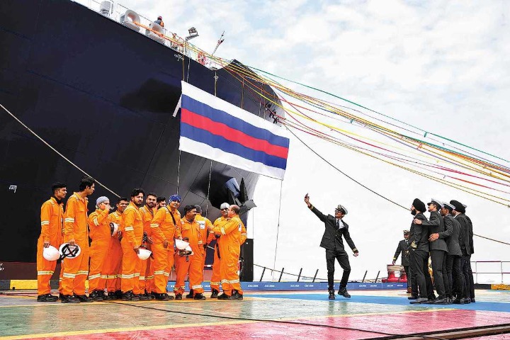 World's biggest ship for gas transport unveiled