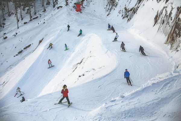 Long snow season empowers China's Altay in intl ski resort building