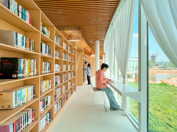 Optics Valley Book Rooms shine in AI era